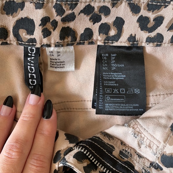 H&M Cheetah print high-waisted skinny jeans 🐆 - Picture 2 of 3